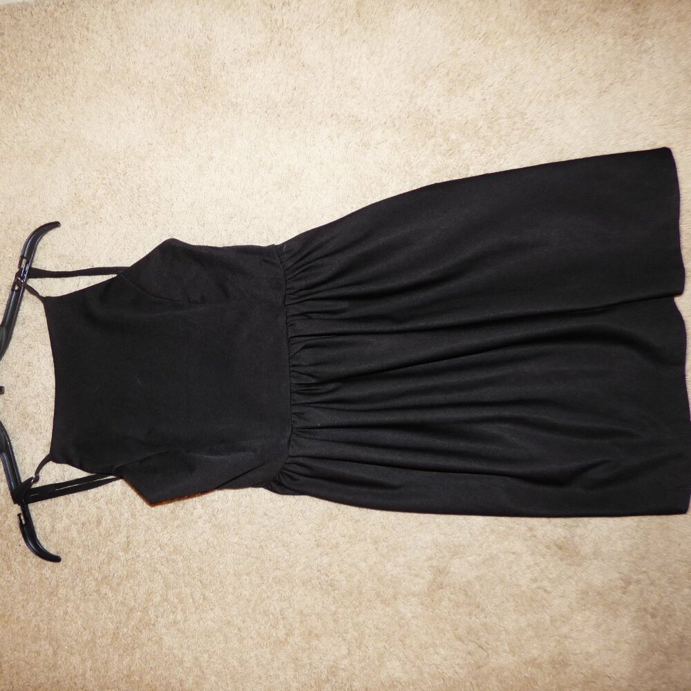 Casual black dress with straps and pockets (of course!)